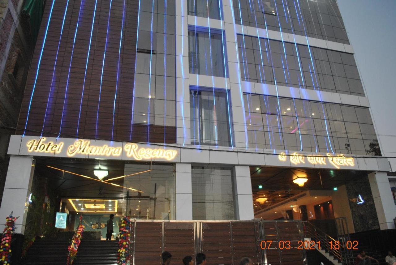 Hotel Mantra Regency Gaya Exterior foto